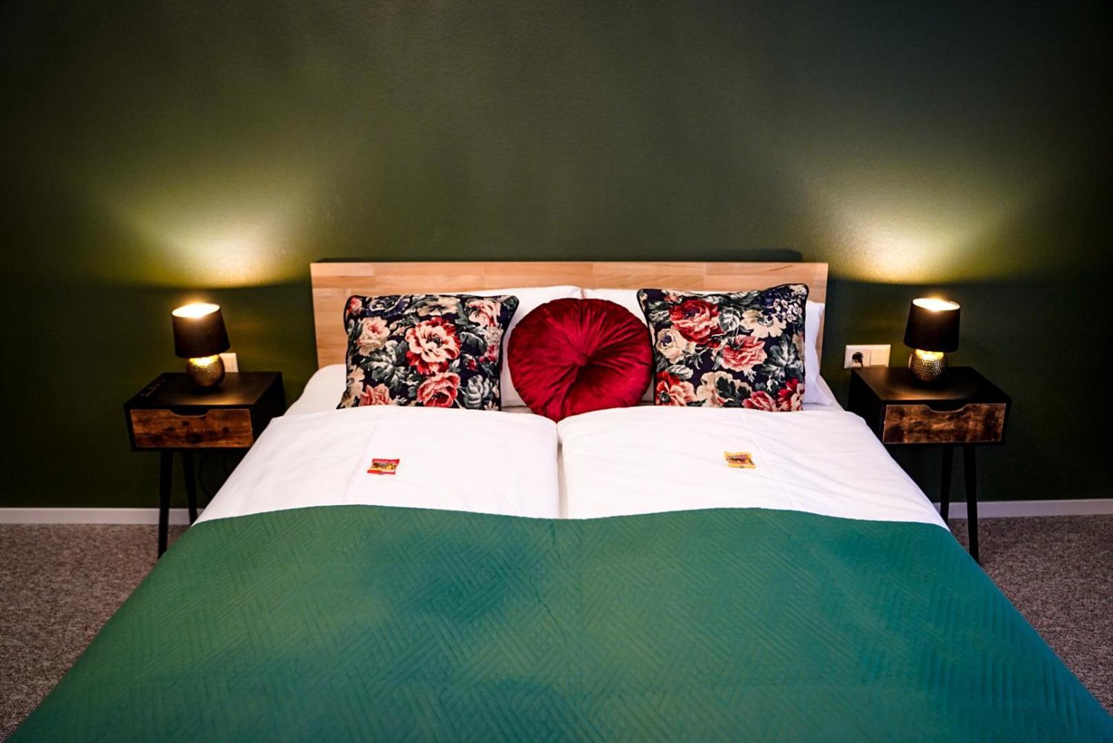 Hotel Residenz Luxury Apartments Мецинген Екстериор снимка