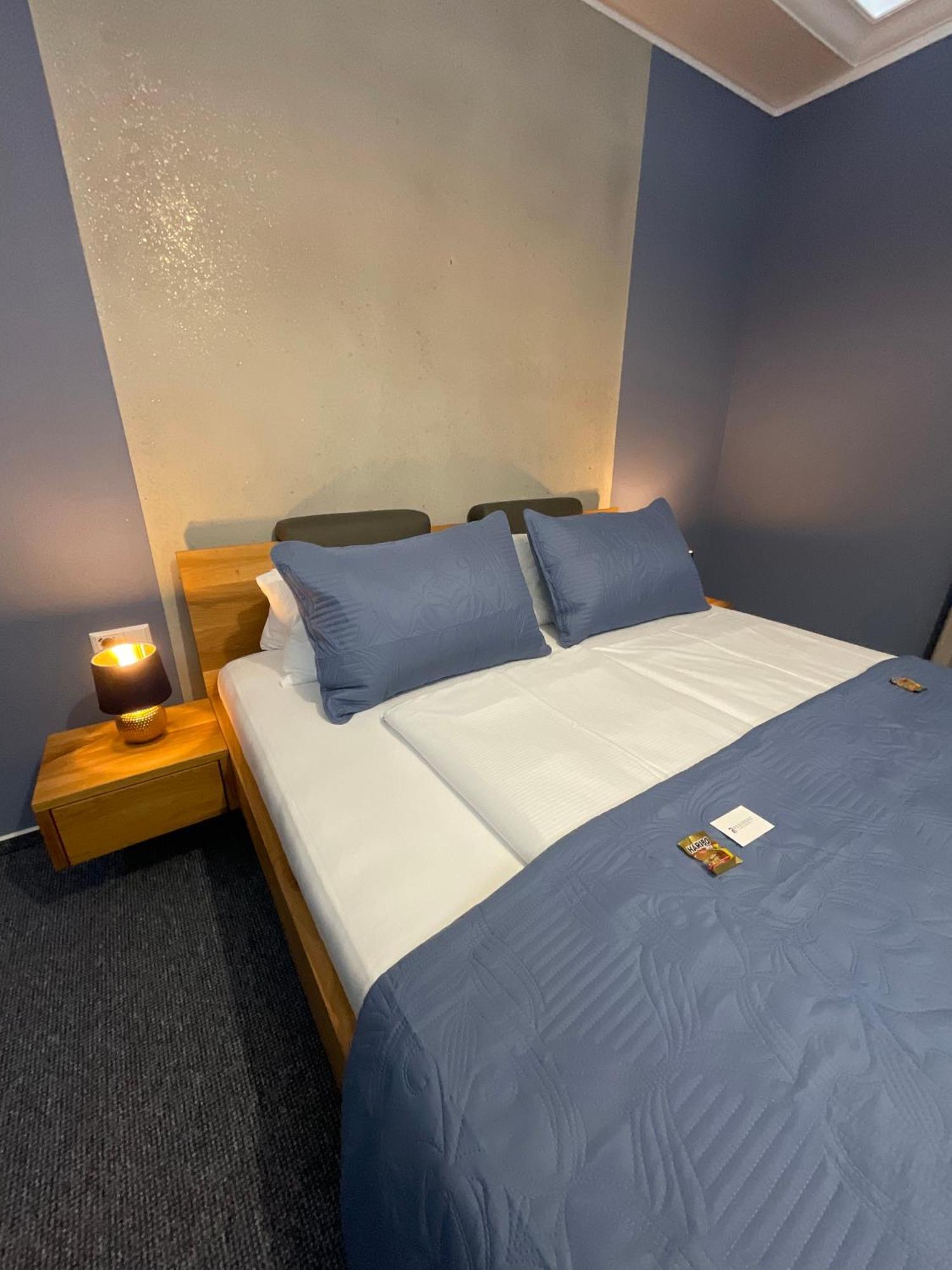 Hotel Residenz Luxury Apartments Мецинген Екстериор снимка