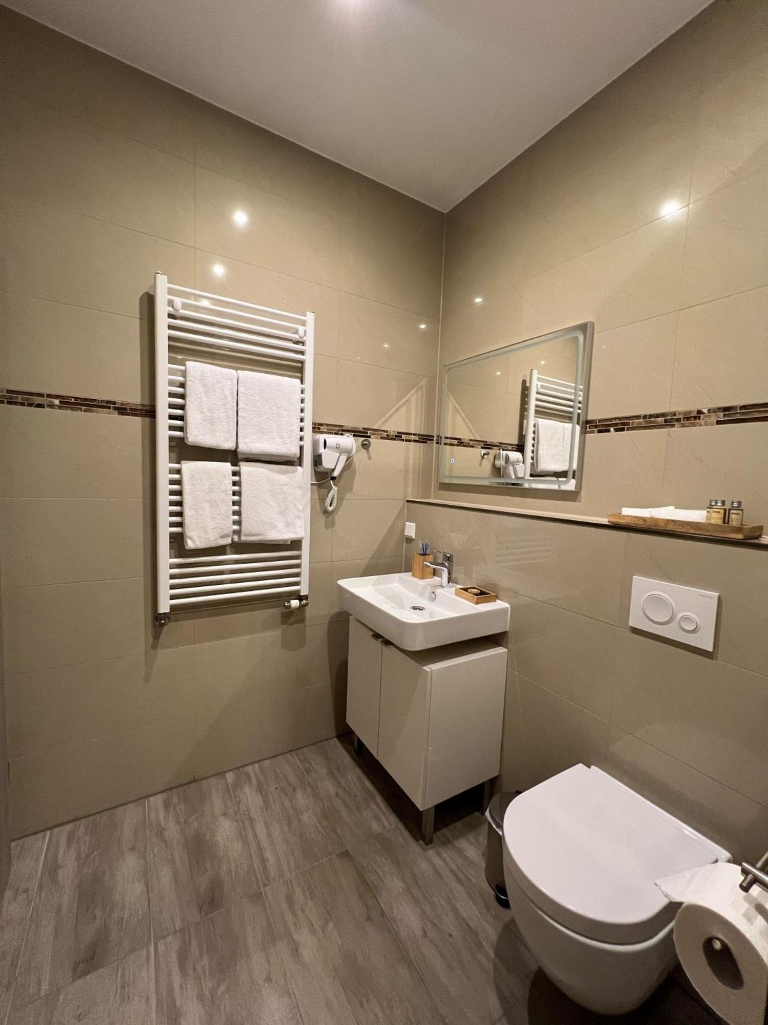 Hotel Residenz Luxury Apartments Мецинген Екстериор снимка