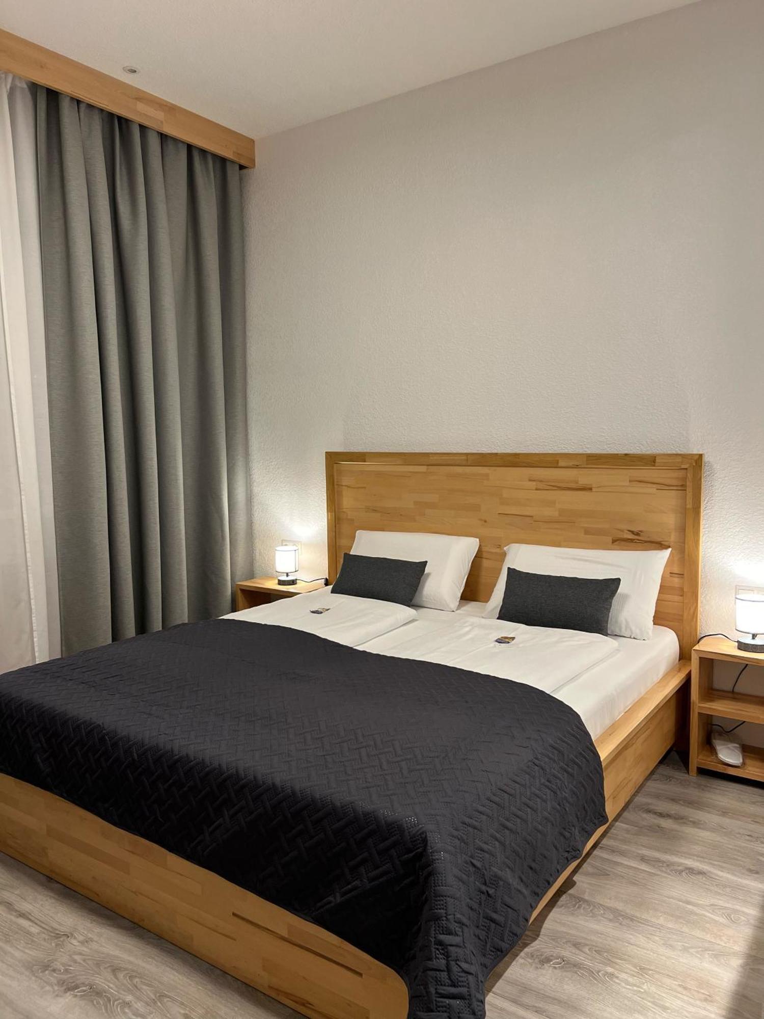 Hotel Residenz Luxury Apartments Мецинген Екстериор снимка