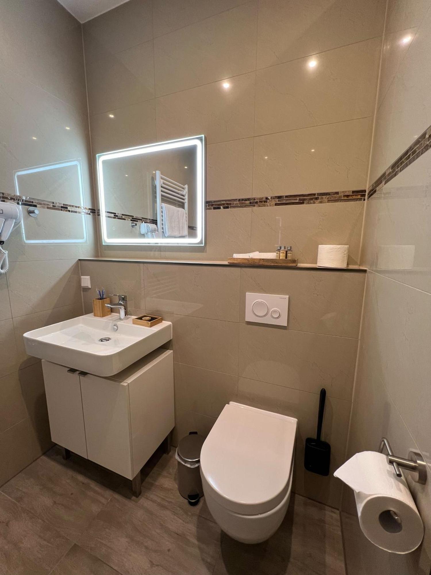 Hotel Residenz Luxury Apartments Мецинген Екстериор снимка