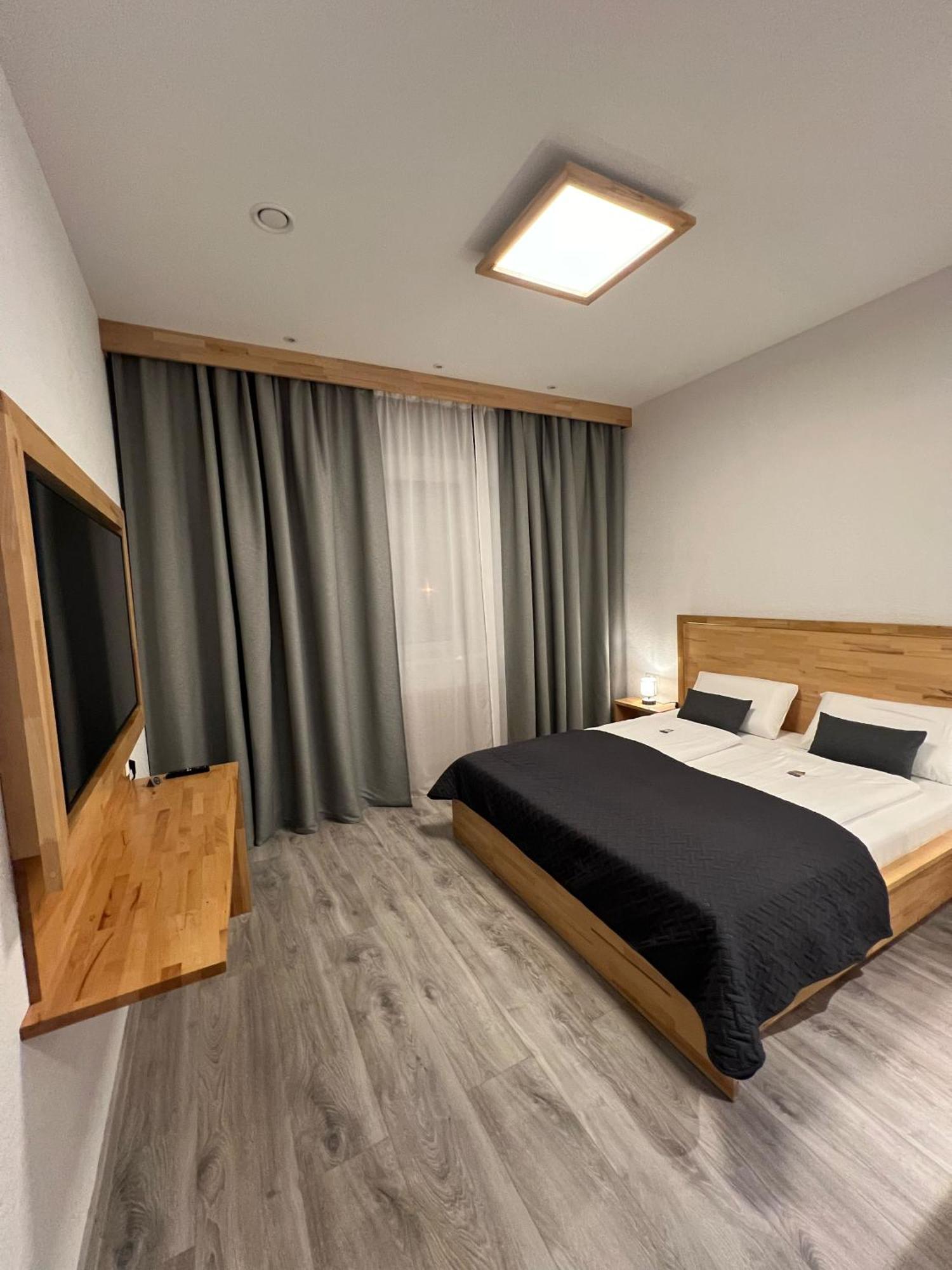 Hotel Residenz Luxury Apartments Мецинген Екстериор снимка