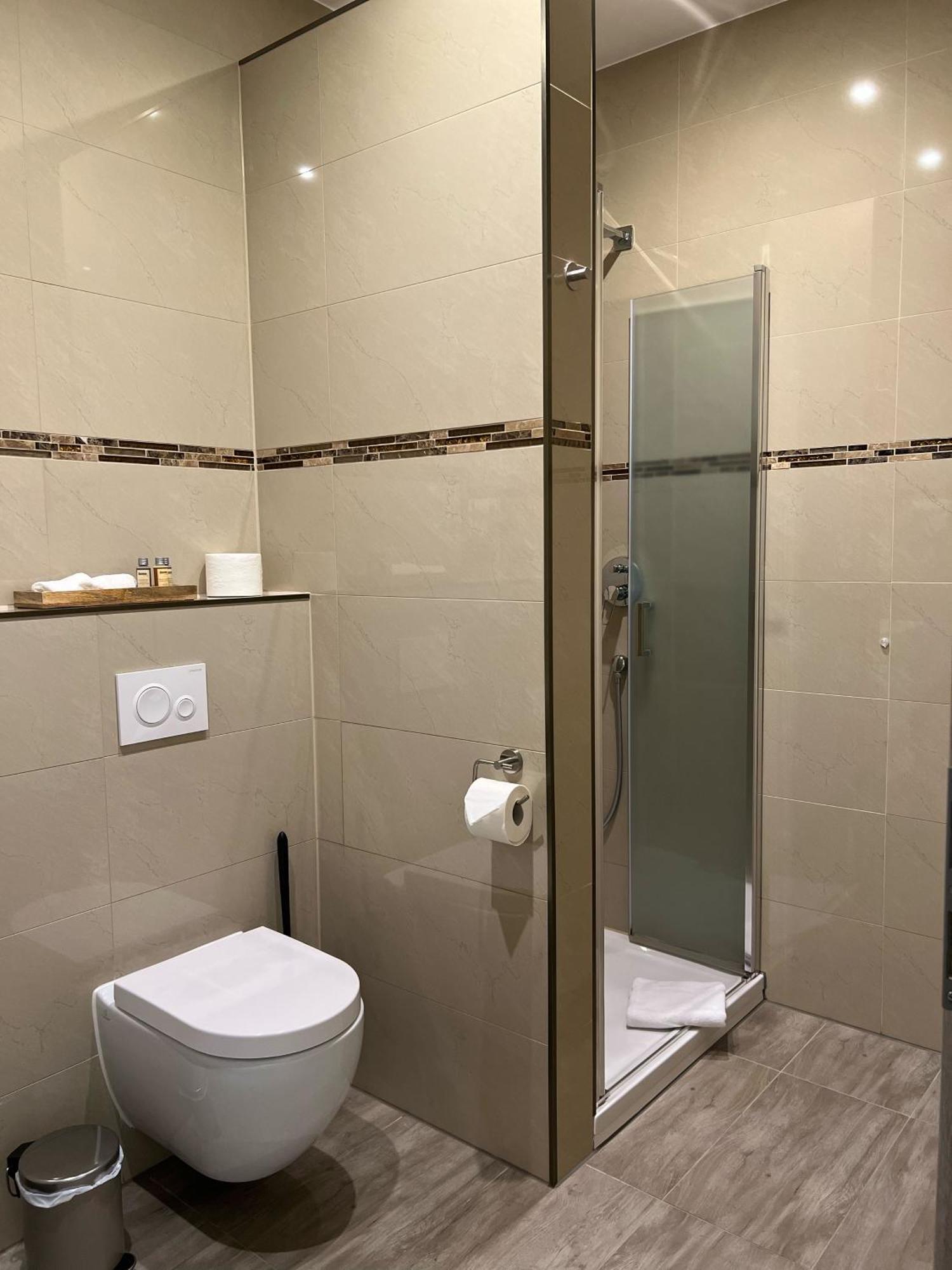 Hotel Residenz Luxury Apartments Мецинген Екстериор снимка